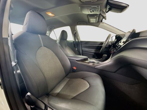 Used 2022 Toyota Camry LE image 28