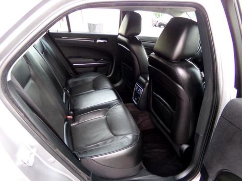 Used 2018 Chrysler 300 Limited image 38