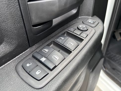 Used 2024 RAM 3500 Tradesman w/ Chrome Appearance Group AWD/4WD image 16