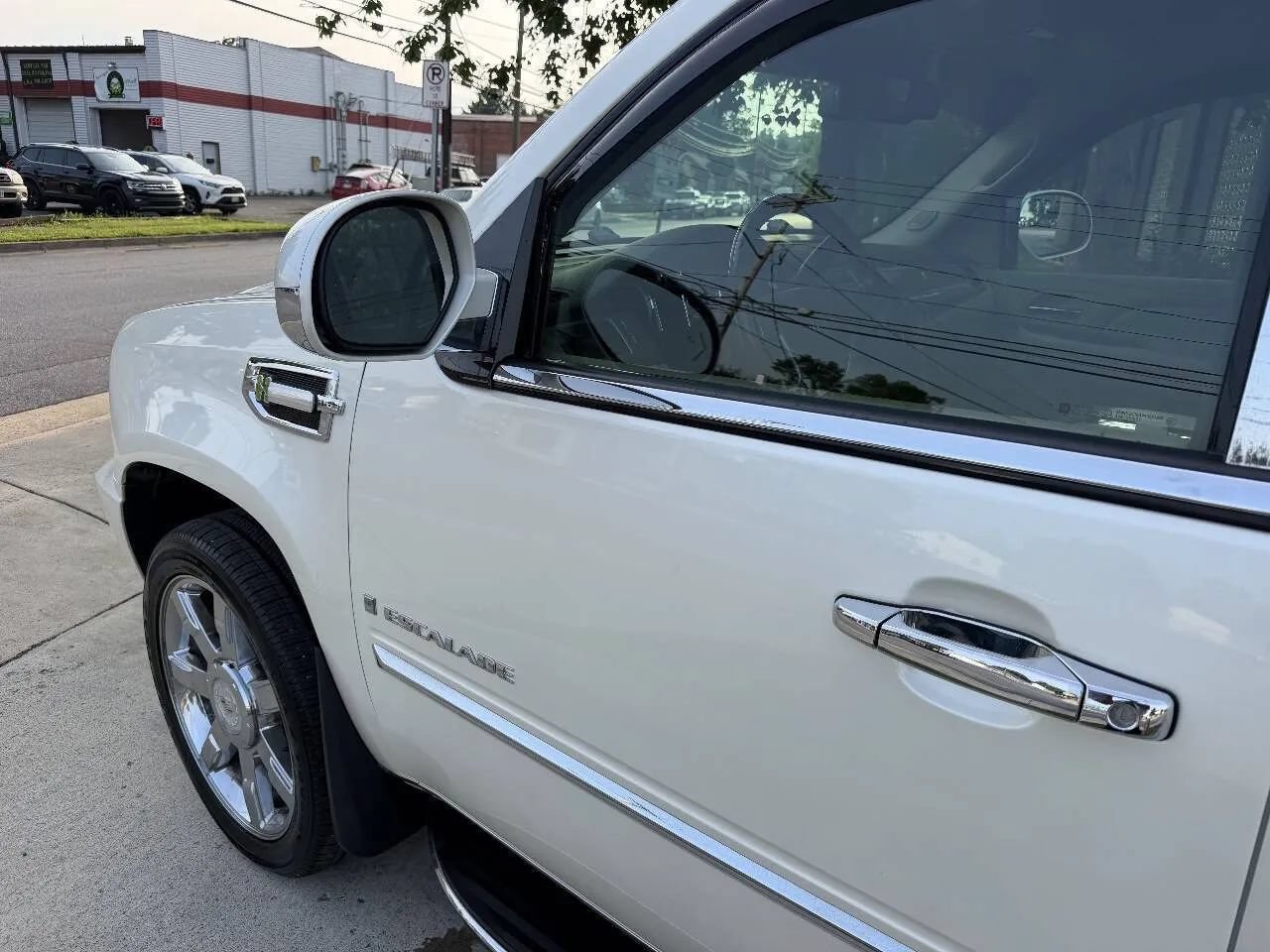 Used 2009 Cadillac Escalade 4WD Hybrid image 12