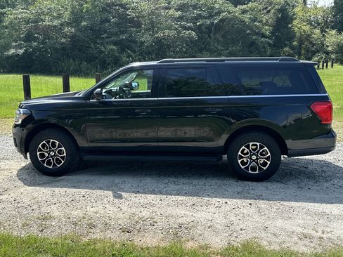 Used 2024 Ford Expedition Max XLT image 8