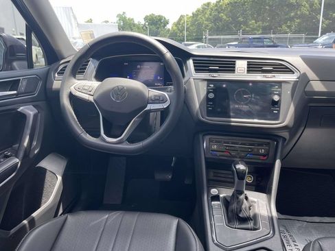 Used 2022 Volkswagen Tiguan SE FWD image 16