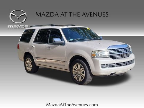 Used 2014 Lincoln Navigator 2WD image 3