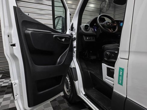 Used 2024 Mercedes-Benz Sprinter 2500 image 28