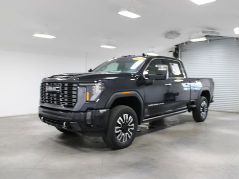 Used 2024 GMC Sierra 2500 Denali Ultimate AWD/4WD image 4