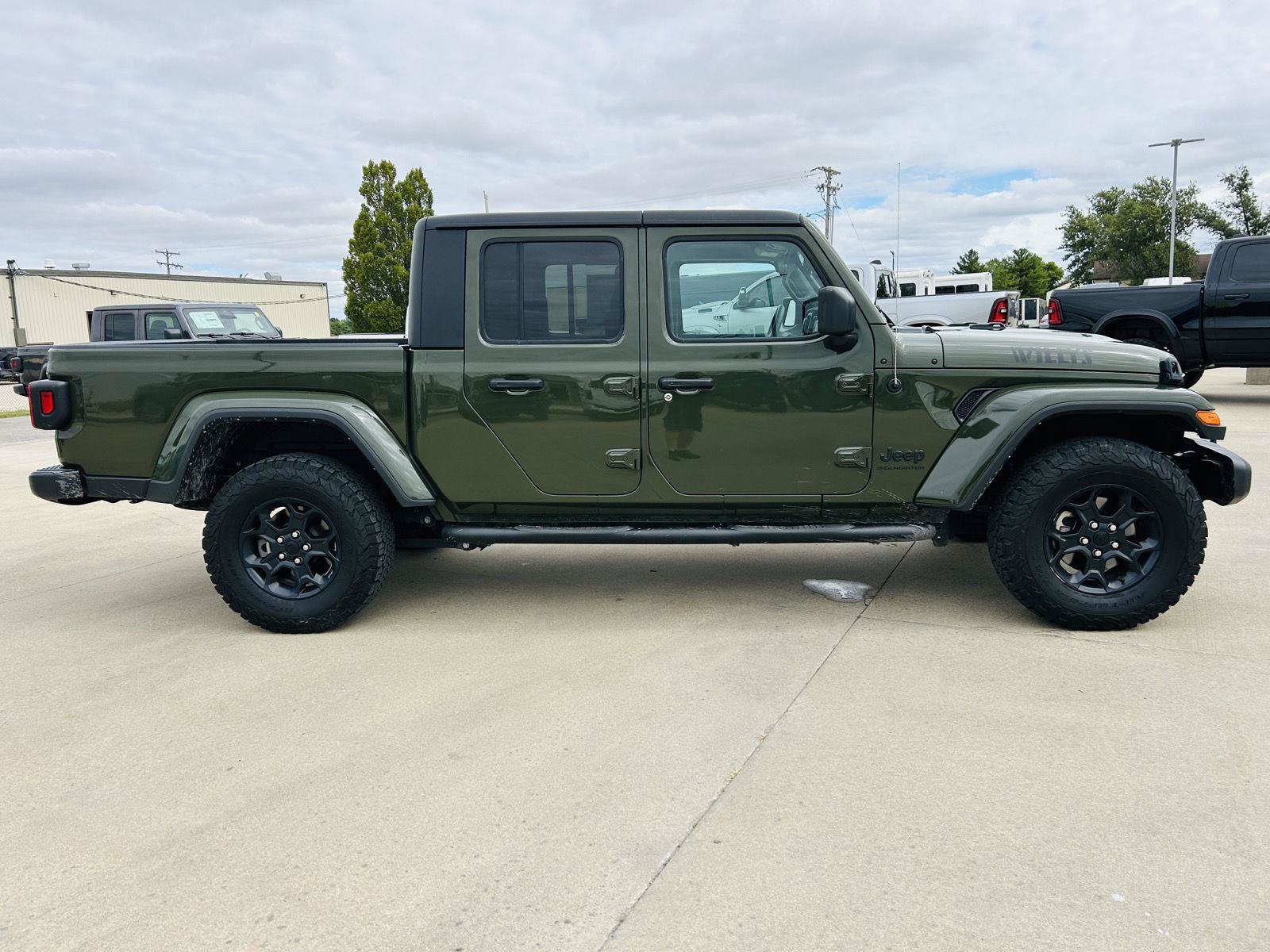 Used 2023 Jeep Gladiator Sport AWD/4WD image 34