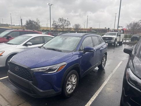 Used 2024 Toyota Corolla Cross LE image 3