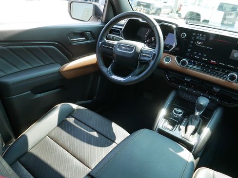 Used 2023 GMC Canyon AT4 w/ AT4 Premium Package AWD/4WD image 9