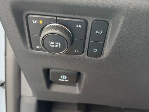 New 2025 Ford Expedition Active image 16