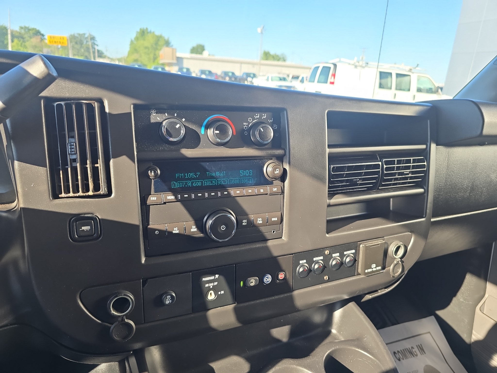 Used 2017 Chevrolet Express 2500 RWD image 23