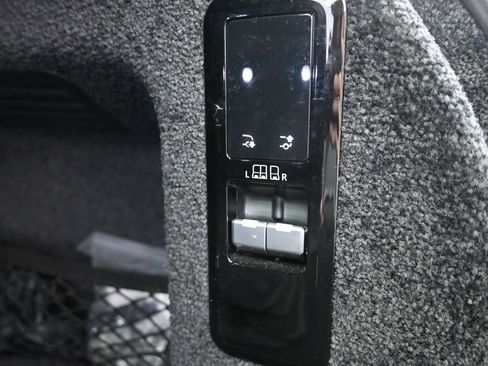 Used 2023 Land Rover Range Rover SE image 17