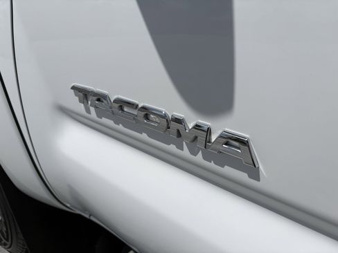 Used 2015 Toyota Tacoma PreRunner w/ SR5 Package image 24