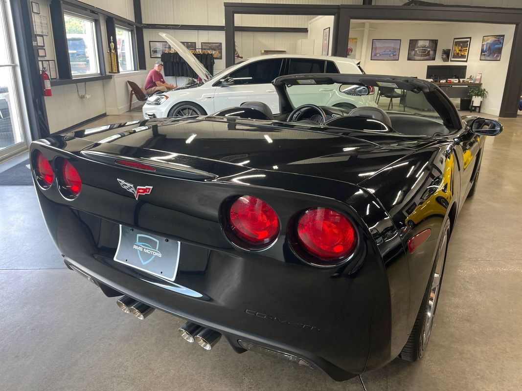 Used 2007 Chevrolet Corvette Coupe w/ Preferred Equipment Group RWD image 14