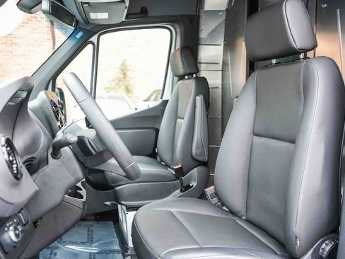 Used 2025 Mercedes-Benz Sprinter 2500 image 19