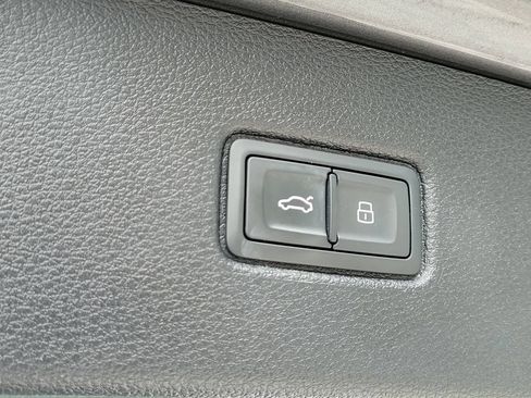 Used 2018 Audi Q7 3.0T Premium Plus w/ Premium Plus Package AWD/4WD image 12