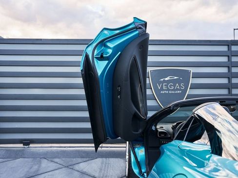 Used 2025 McLaren Artura Spider RWD image 29