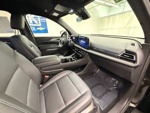 Used 2026 Chevrolet Traverse LT AWD/4WD image 8