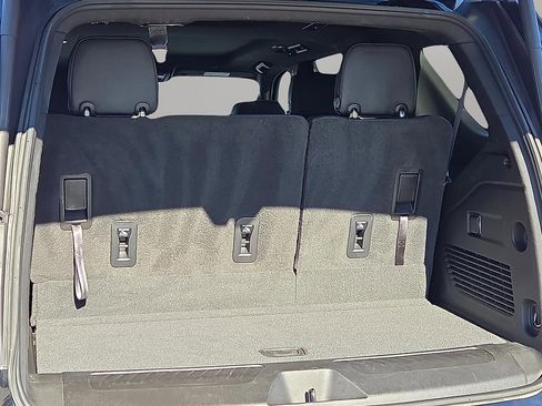 Used 2023 GMC Yukon SLT image 9