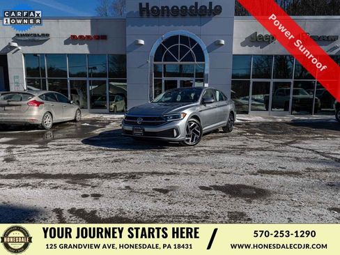 Used 2024 Volkswagen Jetta SEL image 1