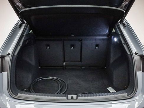 Used 2024 Audi Q4 e-tron Premium image 27