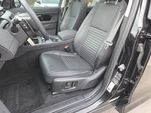 Used 2025 Land Rover Discovery Sport S image 6