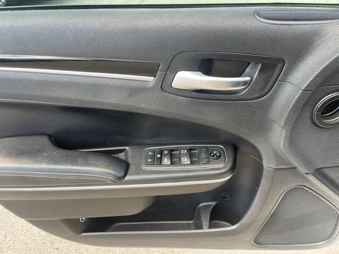 Used 2019 Chrysler 300 S image 12