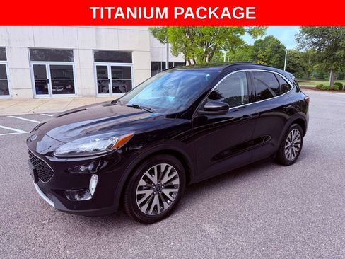 Used 2020 Ford Escape Titanium w/ Titanium Premium Package 2.0 FWD image 3