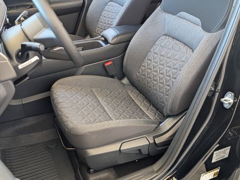 Used 2025 Nissan Kicks SV w/ SV Premium Package image 17