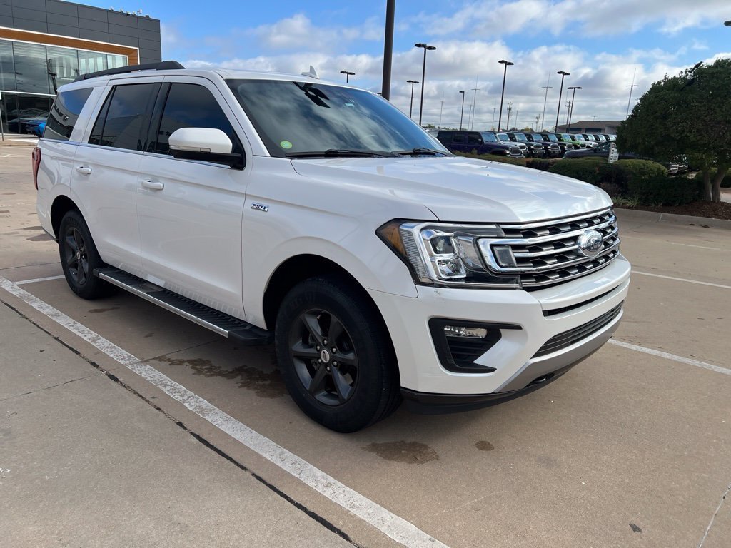 Used 2018 Ford Expedition XLT w/ Equipment Group 202A AWD/4WD image 2