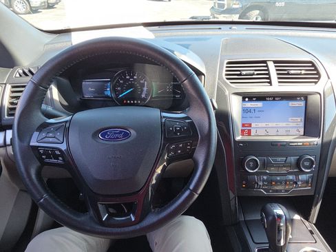 Used 2019 Ford Explorer XLT w/ Equipment Group 202A FWD image 13