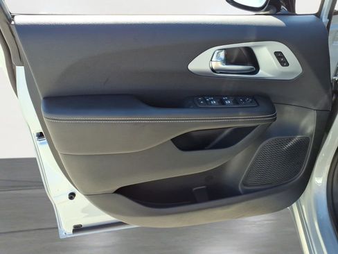 New 2026 Chrysler Pacifica Limited AWD/4WD image 20