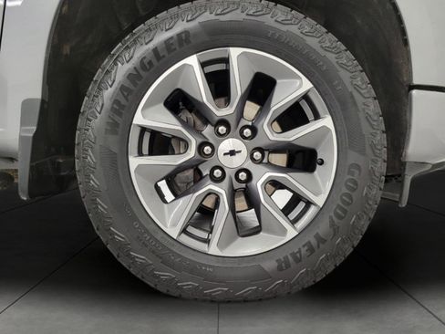 Used 2023 Chevrolet Silverado 1500 RST AWD/4WD image 3