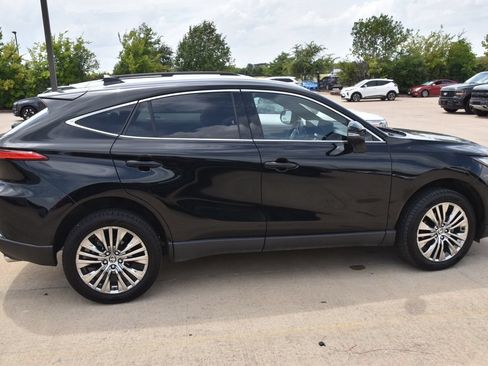 Used 2023 Toyota Venza XLE AWD/4WD image 5