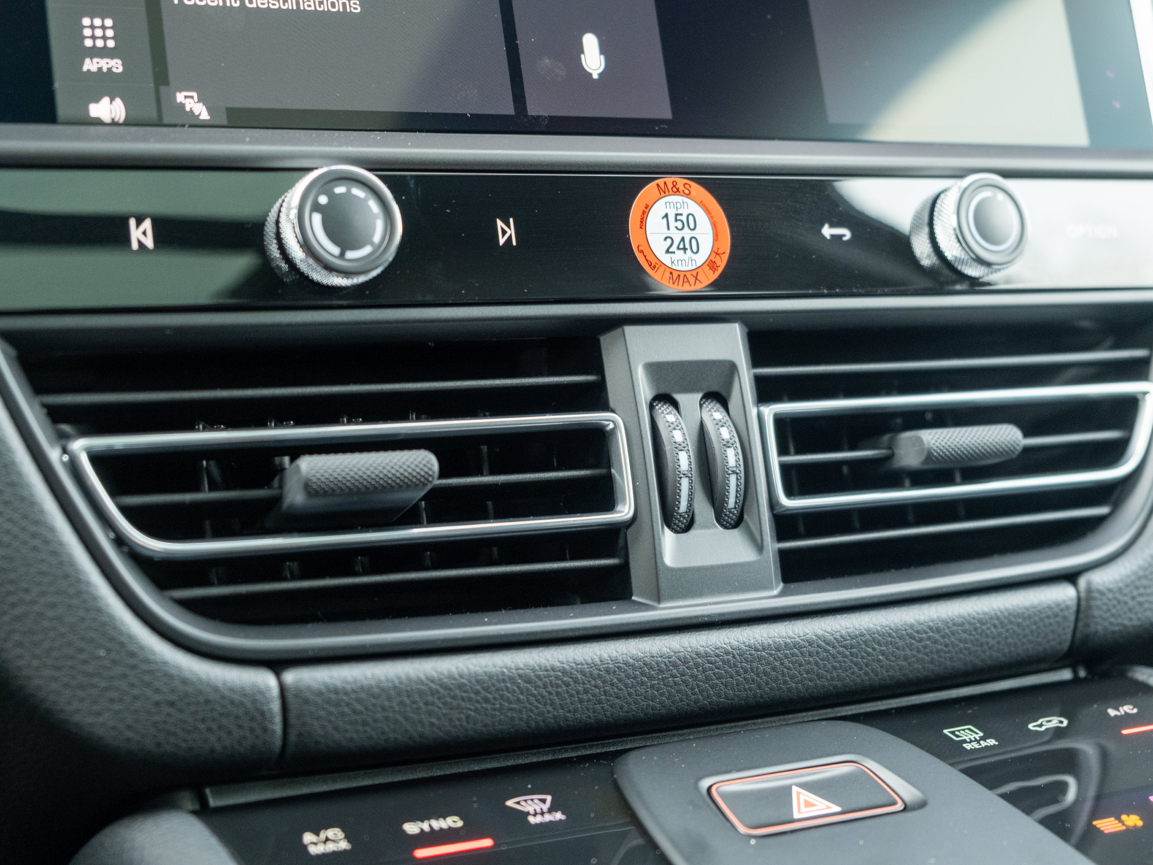 Certified 2026 Porsche Macan AWD/4WD image 34