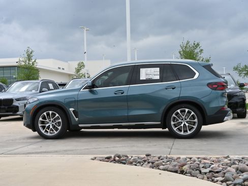 New 2026 BMW X5 xDrive50e w/ Premium Package AWD/4WD image 6