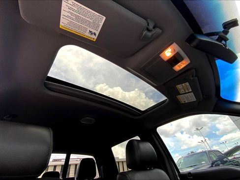 Used 2014 Ford F150 Lariat w/ Equipment Group 502A Luxury AWD/4WD image 11