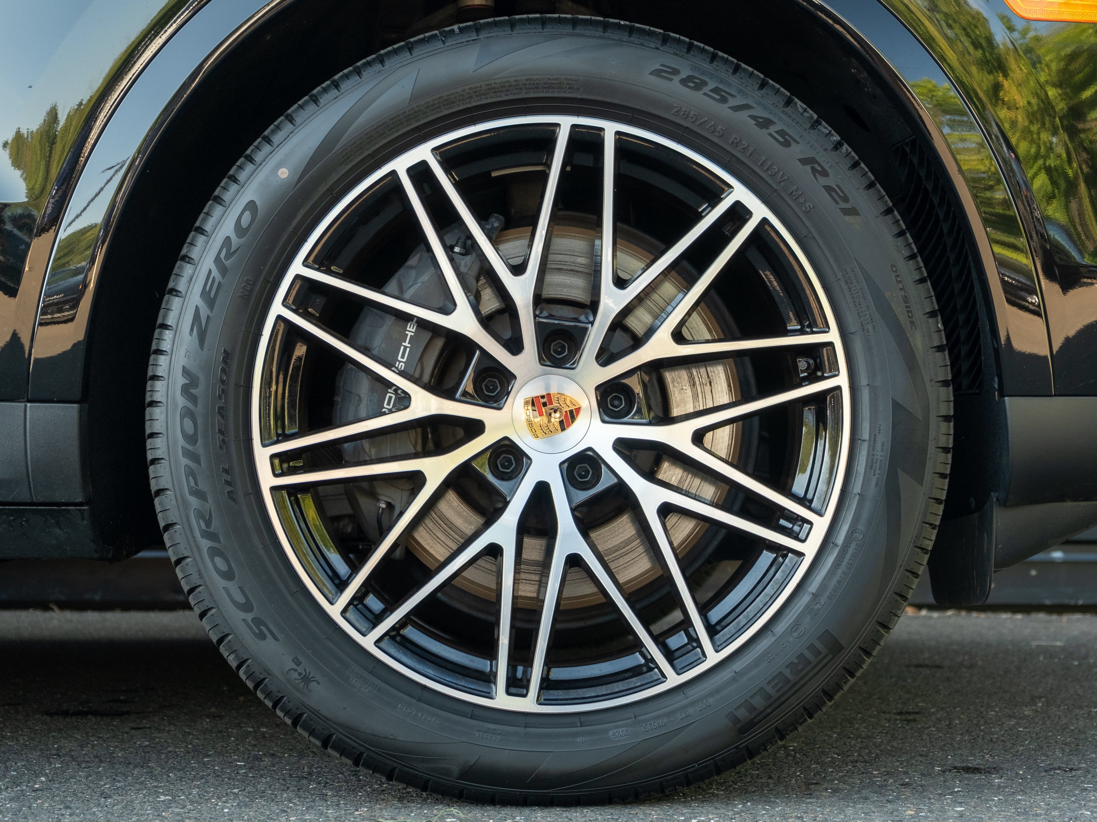 Certified 2025 Porsche Cayenne AWD/4WD image 15