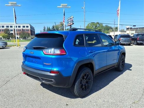Used 2019 Jeep Cherokee Trailhawk w/ Cold Weather Group image 5