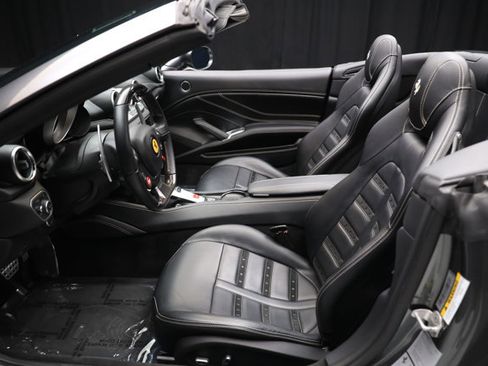 Used 2016 Ferrari California T image 59