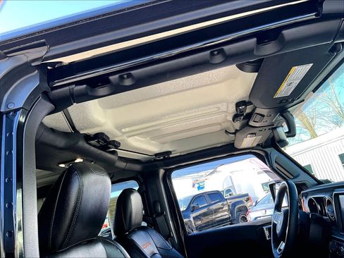 Used 2022 Jeep Gladiator Mojave w/ Cold Weather Group image 22