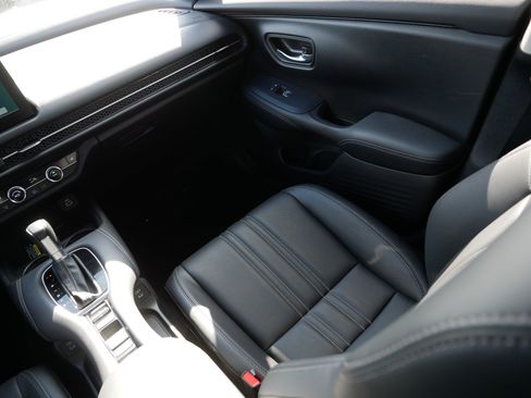 Used 2024 Honda HR-V EX-L image 11