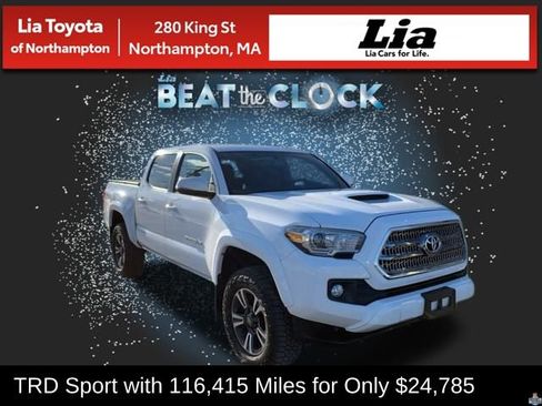 Used 2017 Toyota Tacoma TRD Sport image 1