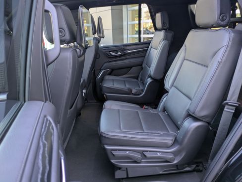 Used 2021 GMC Yukon Denali w/ Denali Premium Package image 31