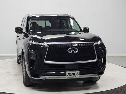Used 2025 INFINITI QX80 Sensory AWD/4WD image 2