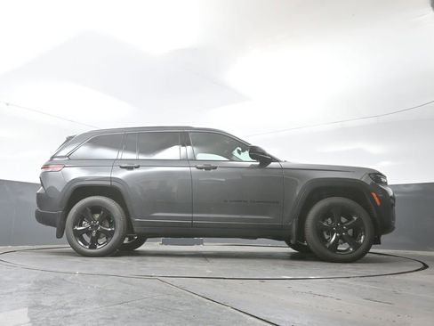 New 2026 Jeep Grand Cherokee Limited w/ Limited Altitude Package AWD/4WD image 38