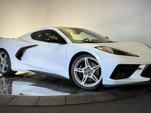 Used 2024 Chevrolet Corvette Stingray Premium Cpe w/ Z51 Performance Package RWD image 17