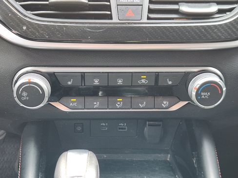 Certified 2021 Nissan Rogue Sport SV w/ Technology Package AWD/4WD image 22