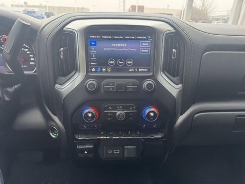 Used 2021 Chevrolet Silverado 1500 LT image 21