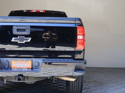 Used 2017 Chevrolet Silverado 1500 LT w/ Redline Edition AWD/4WD image 12