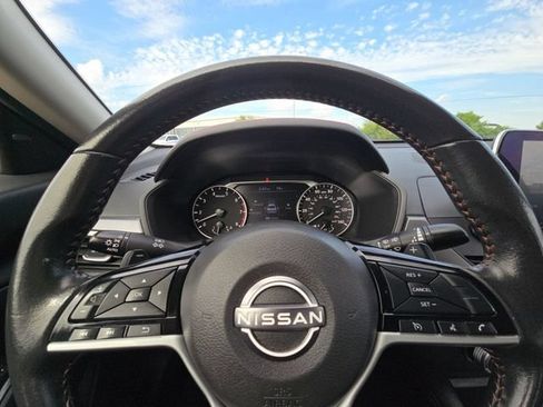 Used 2024 Nissan Altima 2.5 SR FWD image 25